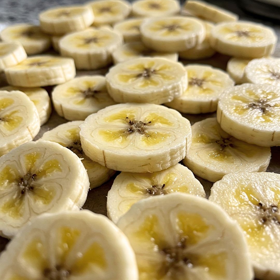 Banana Chips Recipe (Crispy + Easy!) | How to Make Banana Chips at Home 8 Choose and peel raw bananas