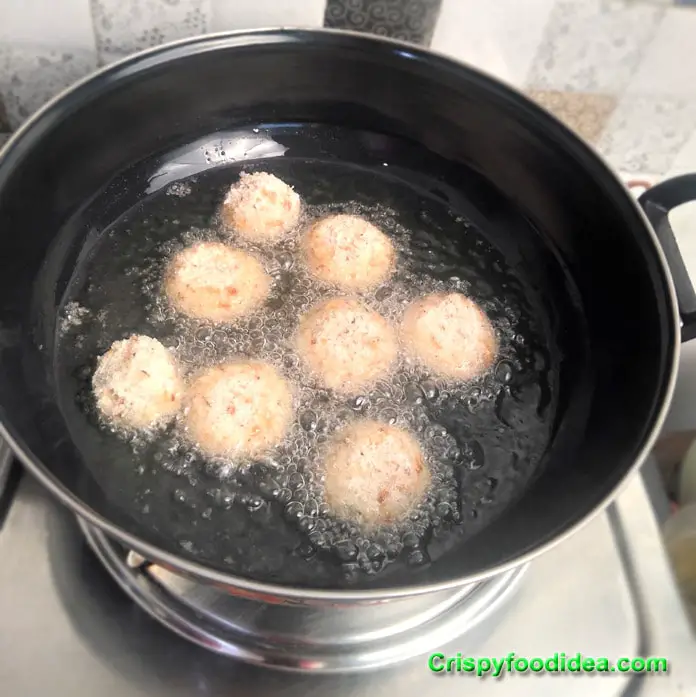 Paneer Pakora | put the pakora balls one by one in the hot oil