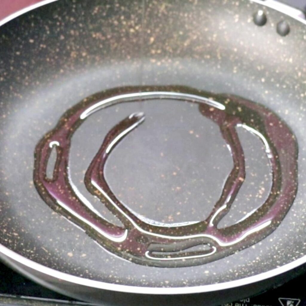 heat a frying pan with 1 tbsp of olive oil