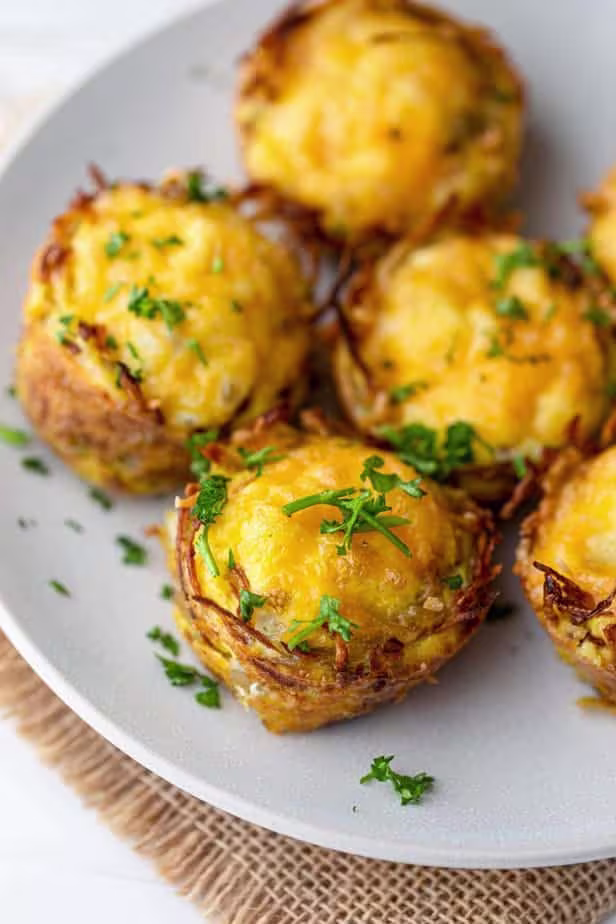 21 Christmas Breakfast Ideas to Make Your Morning Merry & Bright 36 Hash Brown Egg Nests or Egg Cups
