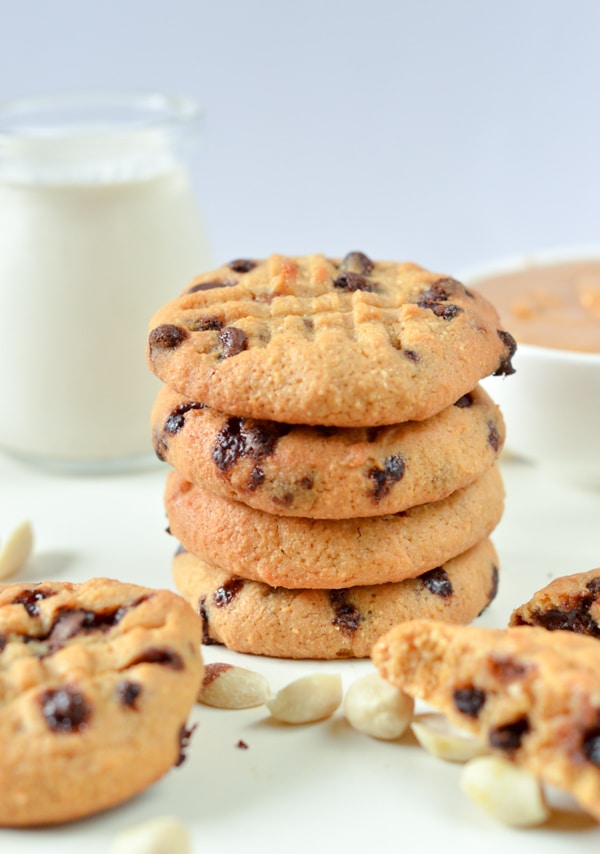 Low-carb Chocolate Chip Peanut Butter Protein Cookies