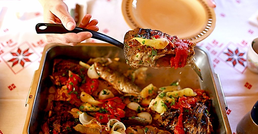 Image for Saramură de Pește (Fish Brine Dish) – fish grilled on salt
